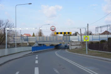 Długo oczekiwane bramownice zamontowane przy wiadukcie nad ulicą Wygoda
