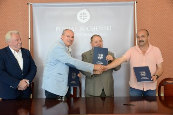 Podpisano umowę na remont boiska przy PSP 4/II LO