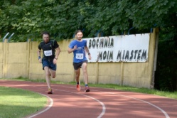 Bieżnia i boisko ze sztuczną murawą MOSiR udostępnione